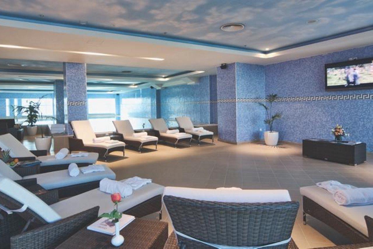 Wiseman Grand Hotel Doha Exterior foto The spa at the Grand Hotel